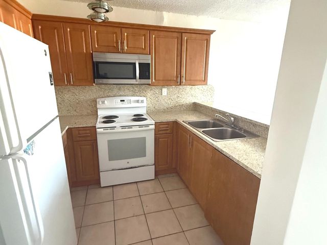 8075 NW 7th Street 402, Miami, FL 33126