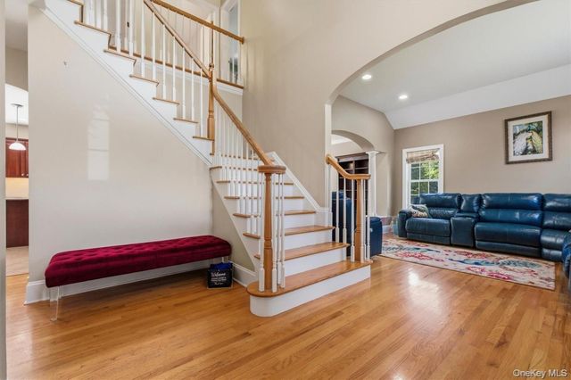 17 Arbor Court, Poughkeepsie, NY 12603