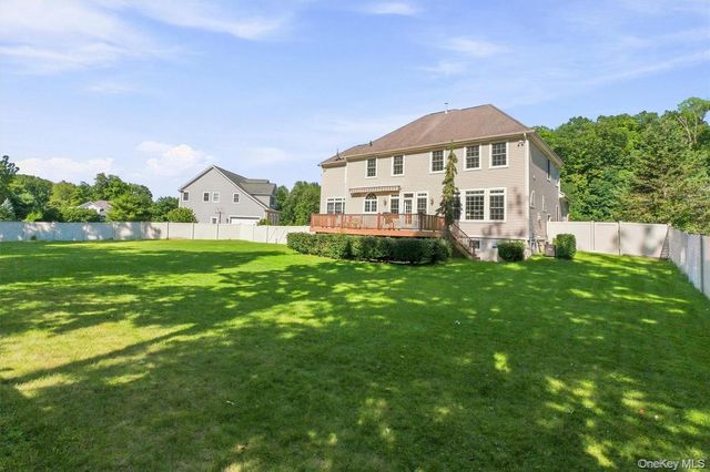 17 Arbor Court, Poughkeepsie, NY 12603