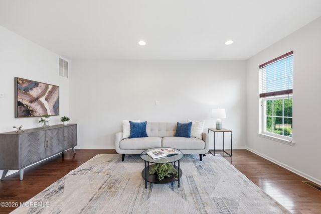 330 Princeton Court, Shrewsbury Boro, NJ 07702