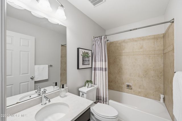 330 Princeton Court, Shrewsbury Boro, NJ 07702