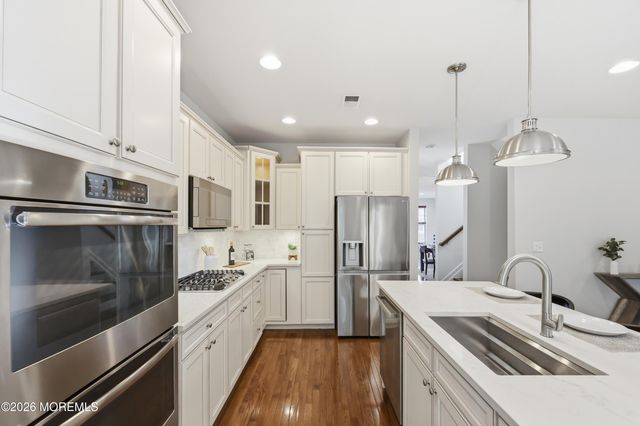 330 Princeton Court, Shrewsbury Boro, NJ 07702