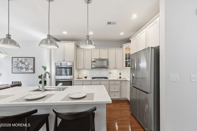 330 Princeton Court, Shrewsbury Boro, NJ 07702