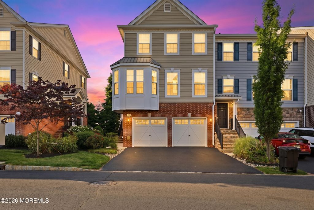 330 Princeton Court, Shrewsbury Boro, NJ 07702