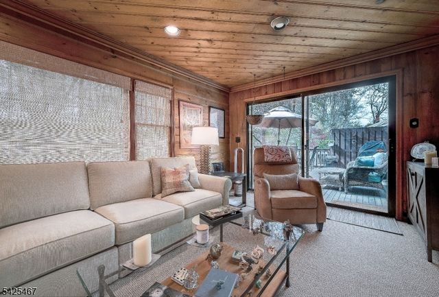 27 Longacre Dr, Livingston Twp., NJ 07039