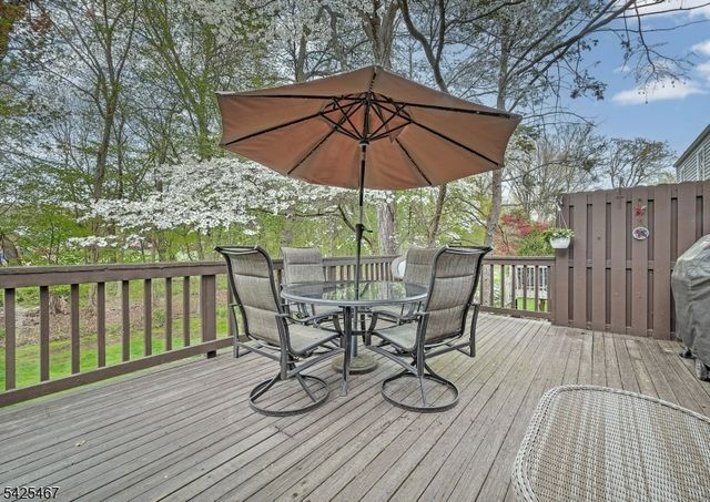 27 Longacre Dr, Livingston Twp., NJ 07039