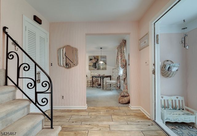 27 Longacre Dr, Livingston Twp., NJ 07039