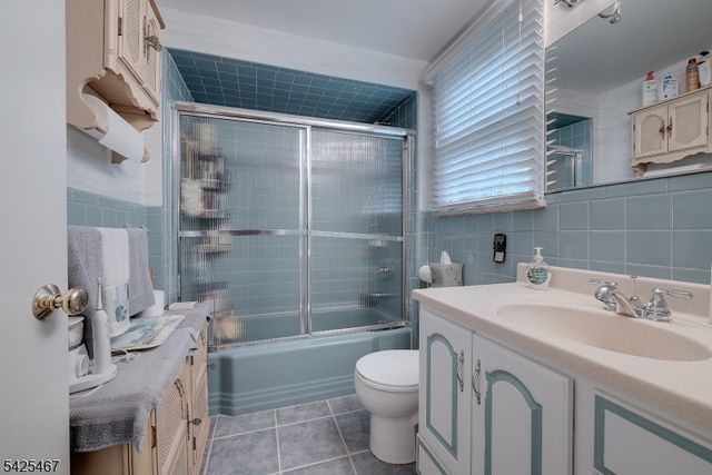 27 Longacre Dr, Livingston Twp., NJ 07039