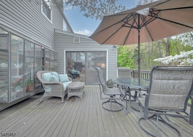27 Longacre Dr, Livingston Twp., NJ 07039