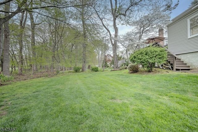27 Longacre Dr, Livingston Twp., NJ 07039