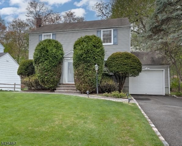27 Longacre Dr, Livingston Twp., NJ 07039
