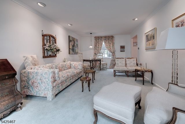 27 Longacre Dr, Livingston Twp., NJ 07039