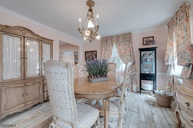 27 Longacre Dr, Livingston Twp., NJ 07039