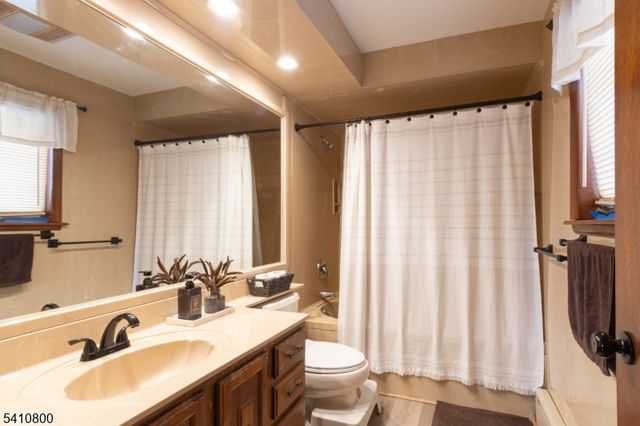 713 Dennis Pl, Linden City, NJ 07036