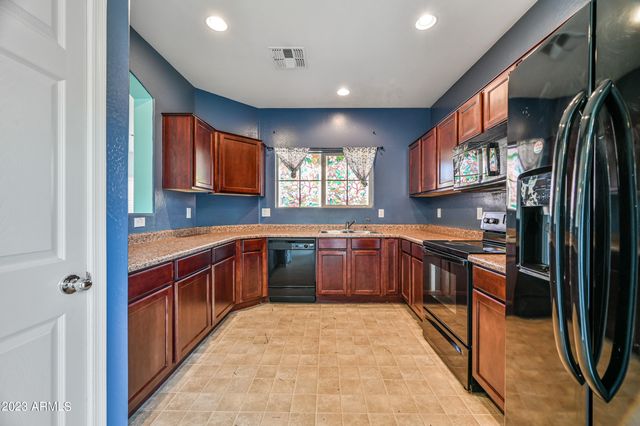 9406 S 33RD Drive, Laveen, AZ 85339