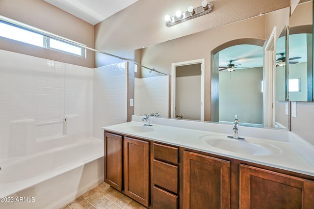 9406 S 33RD Drive, Laveen, AZ 85339