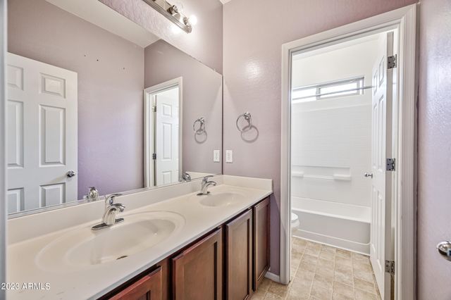 9406 S 33RD Drive, Laveen, AZ 85339