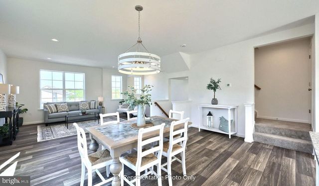 17 ARCADIA DR, Elizabethtown, PA 17022