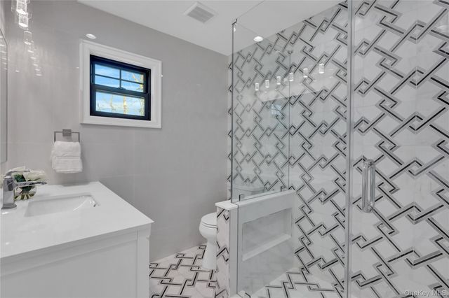 105 Radcliff Avenue, Port Washington, NY 11050