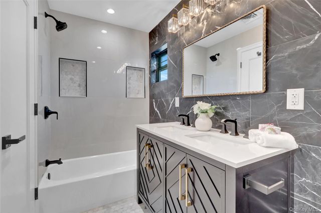 105 Radcliff Avenue, Port Washington, NY 11050