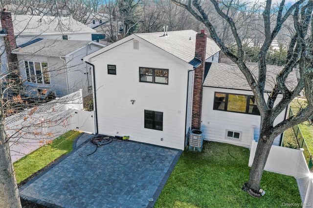 105 Radcliff Avenue, Port Washington, NY 11050