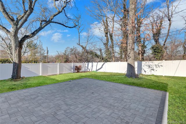 105 Radcliff Avenue, Port Washington, NY 11050