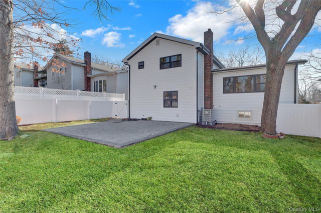 105 Radcliff Avenue, Port Washington, NY 11050