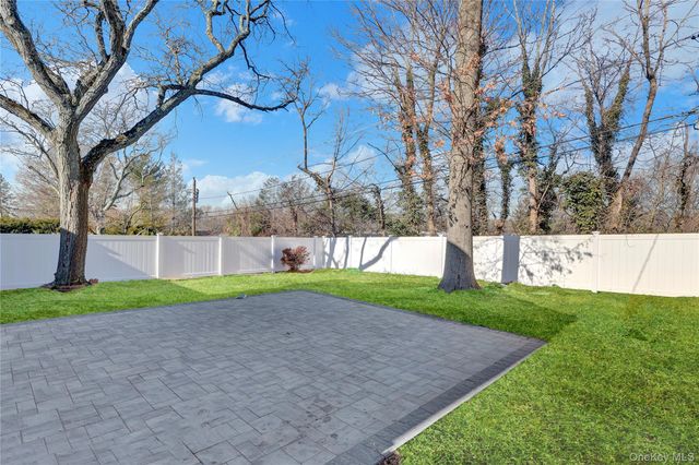 105 Radcliff Avenue, Port Washington, NY 11050