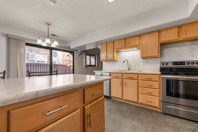 124 Scotland Rd Apt E, Pueblo, CO 81001