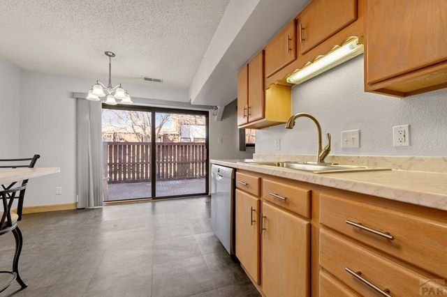 124 Scotland Rd Apt E, Pueblo, CO 81001