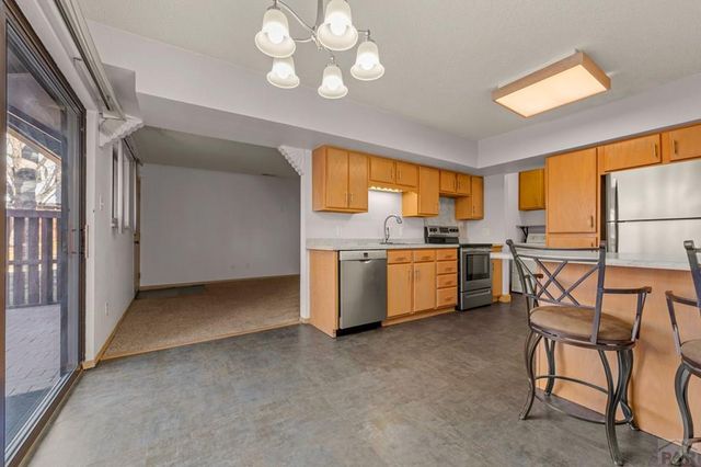 124 Scotland Rd Apt E, Pueblo, CO 81001