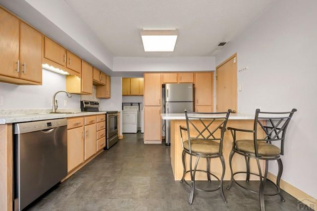 124 Scotland Rd Apt E, Pueblo, CO 81001