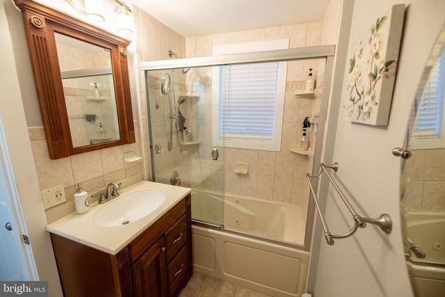 453 ROUTE 33 E, East Windsor, NJ 08520