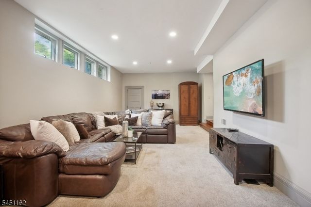 40 Highland Ave, Millburn Twp., NJ 07078