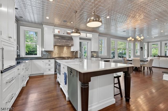 40 Highland Ave, Millburn Twp., NJ 07078