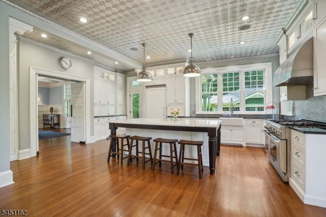 40 Highland Ave, Millburn Twp., NJ 07078