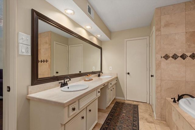 10 Cape Chestnut Drive, Spring, TX 77381