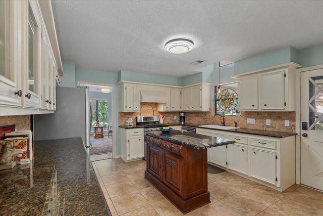 10 Cape Chestnut Drive, Spring, TX 77381