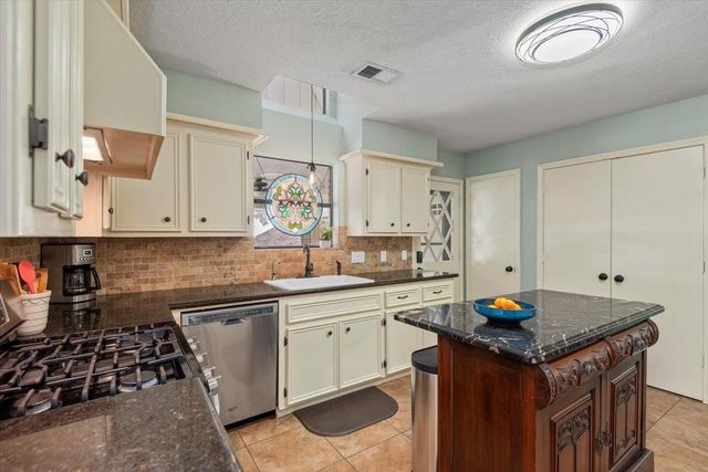 10 Cape Chestnut Drive, Spring, TX 77381