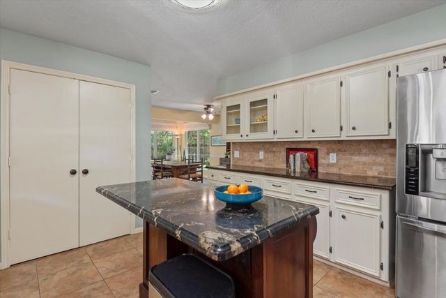 10 Cape Chestnut Drive, Spring, TX 77381