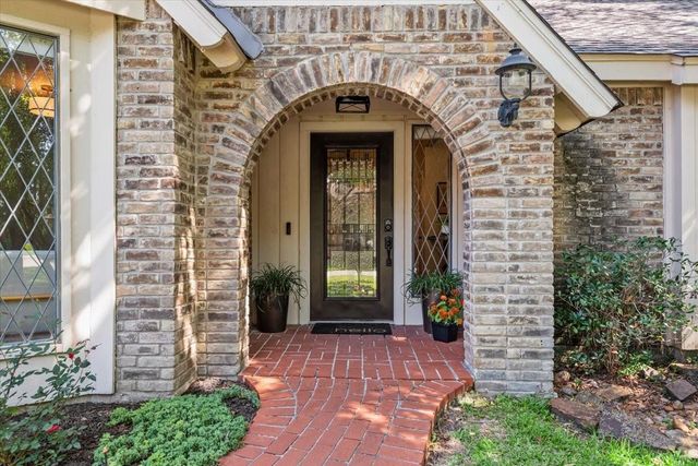 10 Cape Chestnut Drive, Spring, TX 77381