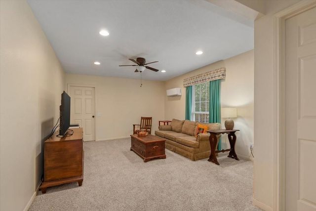 10 Cape Chestnut Drive, Spring, TX 77381