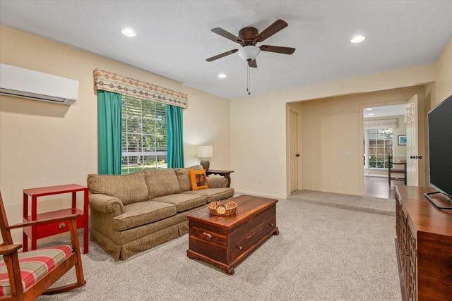 10 Cape Chestnut Drive, Spring, TX 77381
