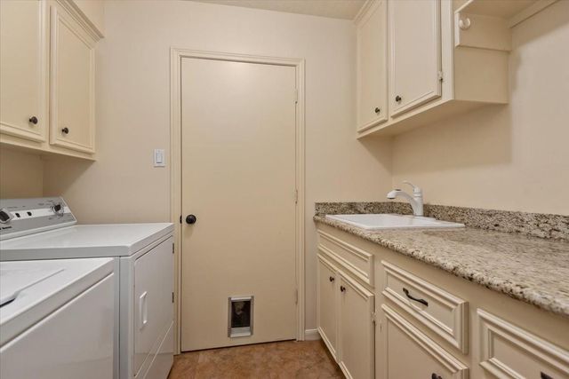 10 Cape Chestnut Drive, Spring, TX 77381