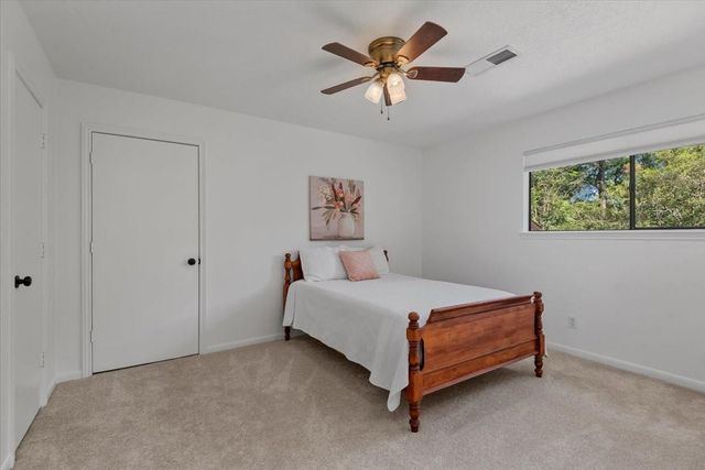 10 Cape Chestnut Drive, Spring, TX 77381