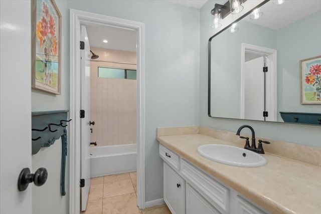 10 Cape Chestnut Drive, Spring, TX 77381