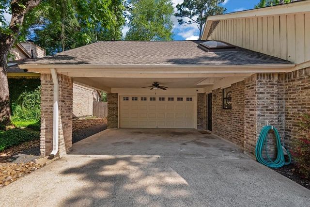 10 Cape Chestnut Drive, Spring, TX 77381
