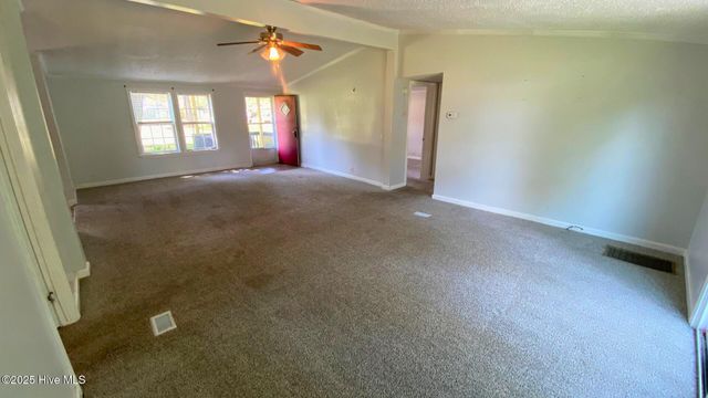 304 W Foy Street, Richlands, NC 28574