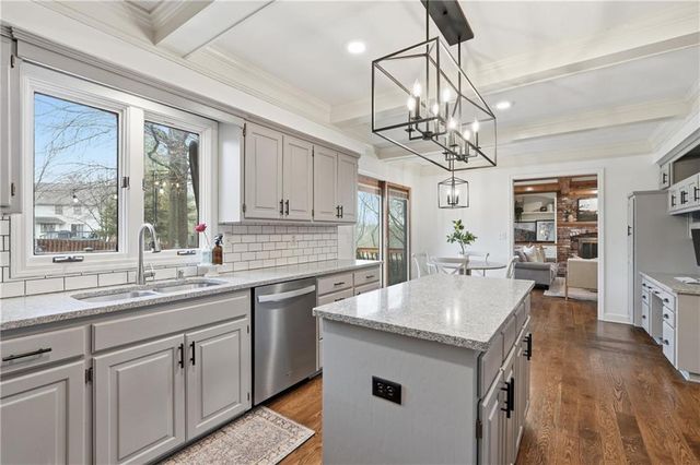 8221 Park Street, Lenexa, KS 66215