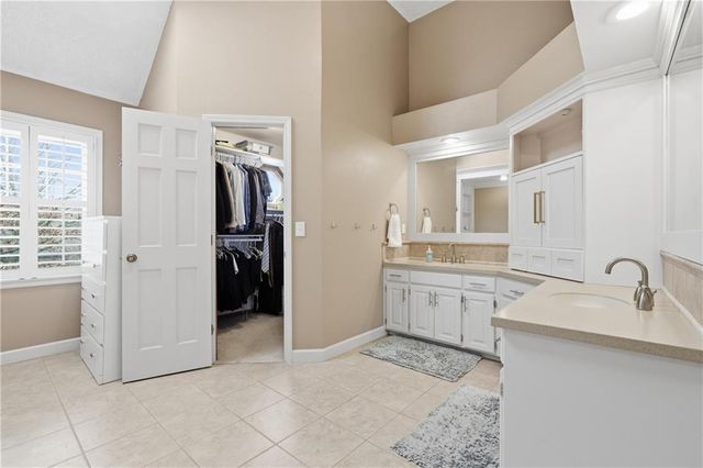 8221 Park Street, Lenexa, KS 66215